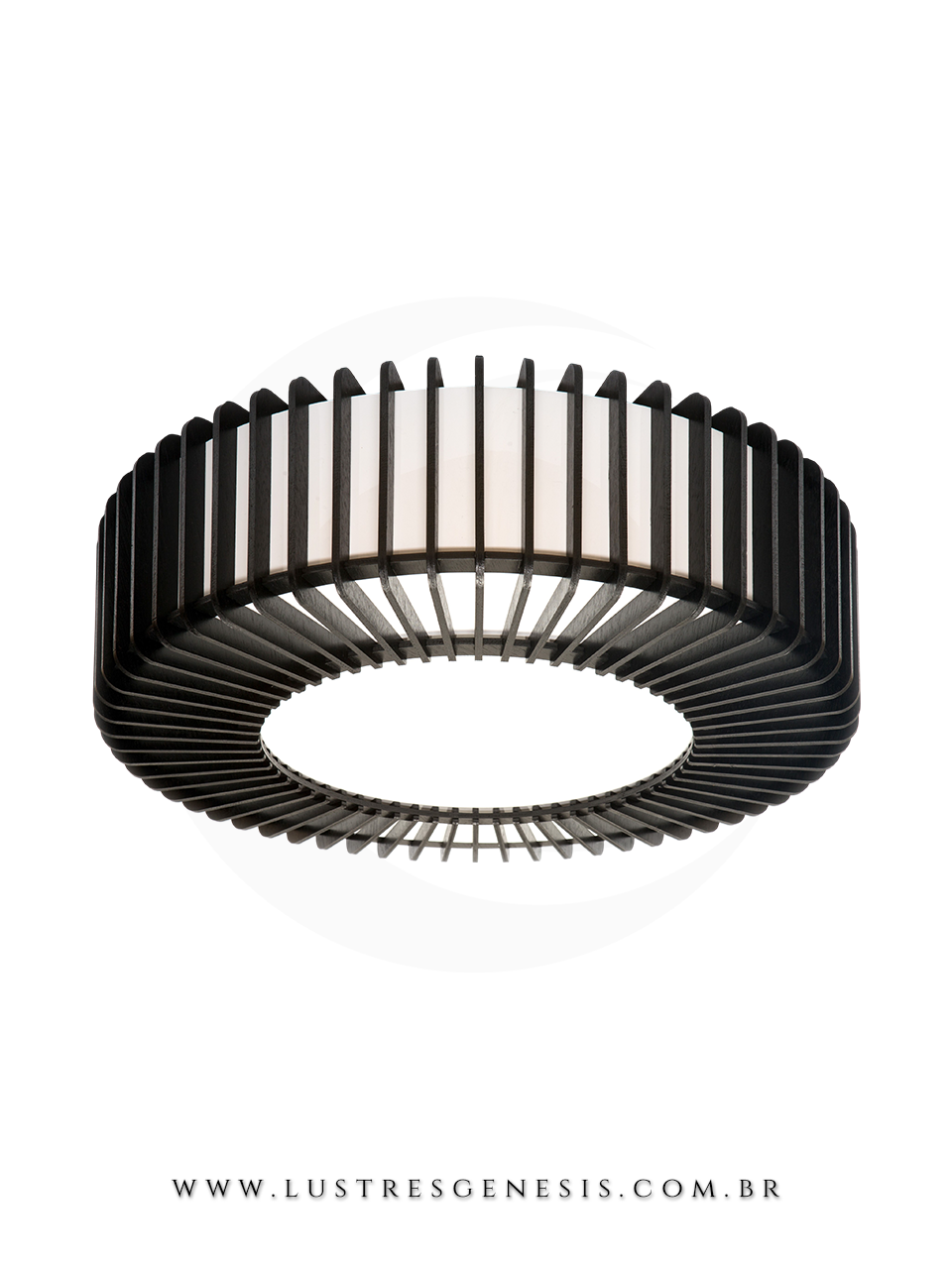 Plafon moderno redondo Jasmin em madeira na cor imbuia instalado no teto de um quarto contemporâneo, destacando-se na decoração aconchegante com cama de casal e iluminação indireta.